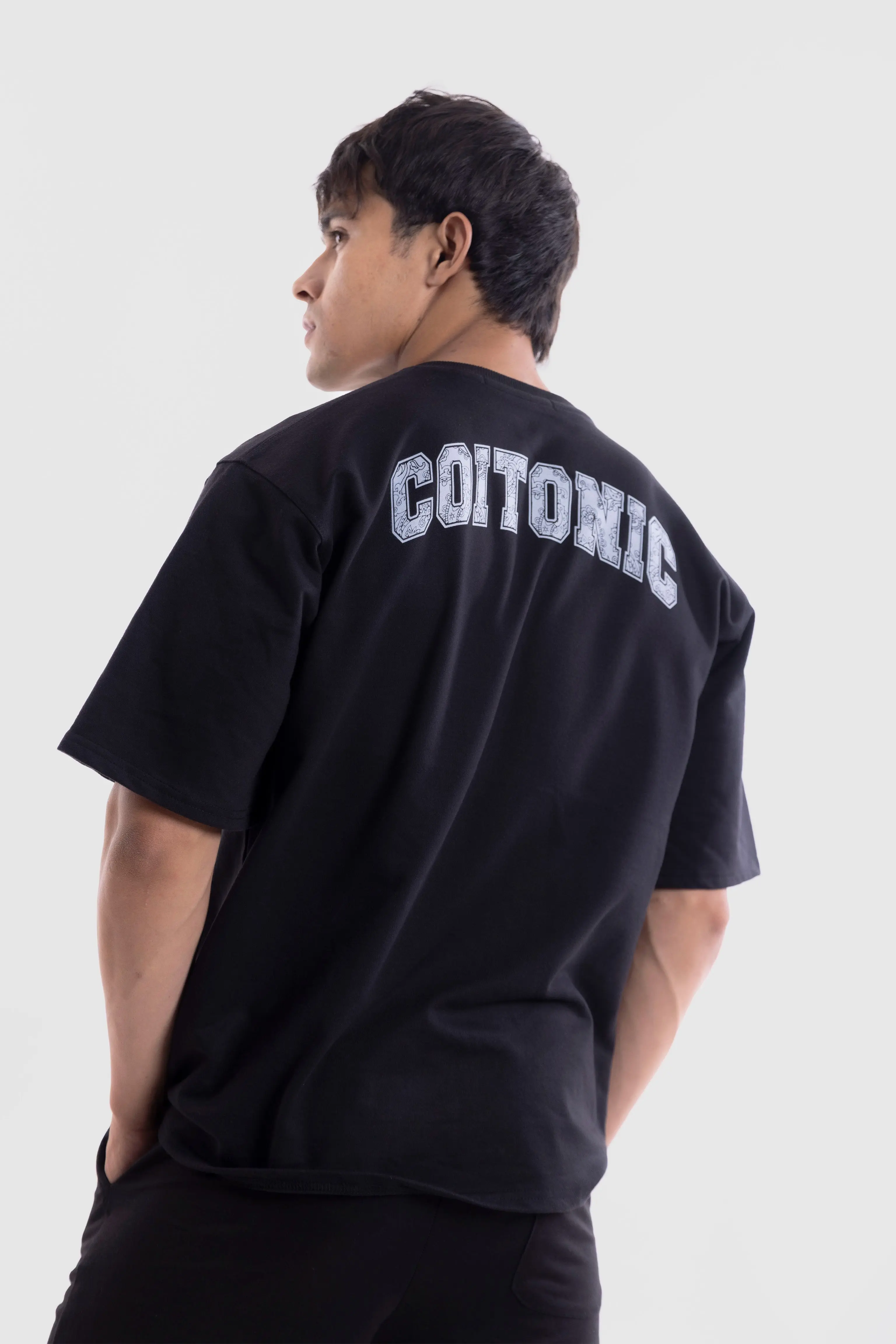 Bold Arc Oversized T-shirt - Image 11