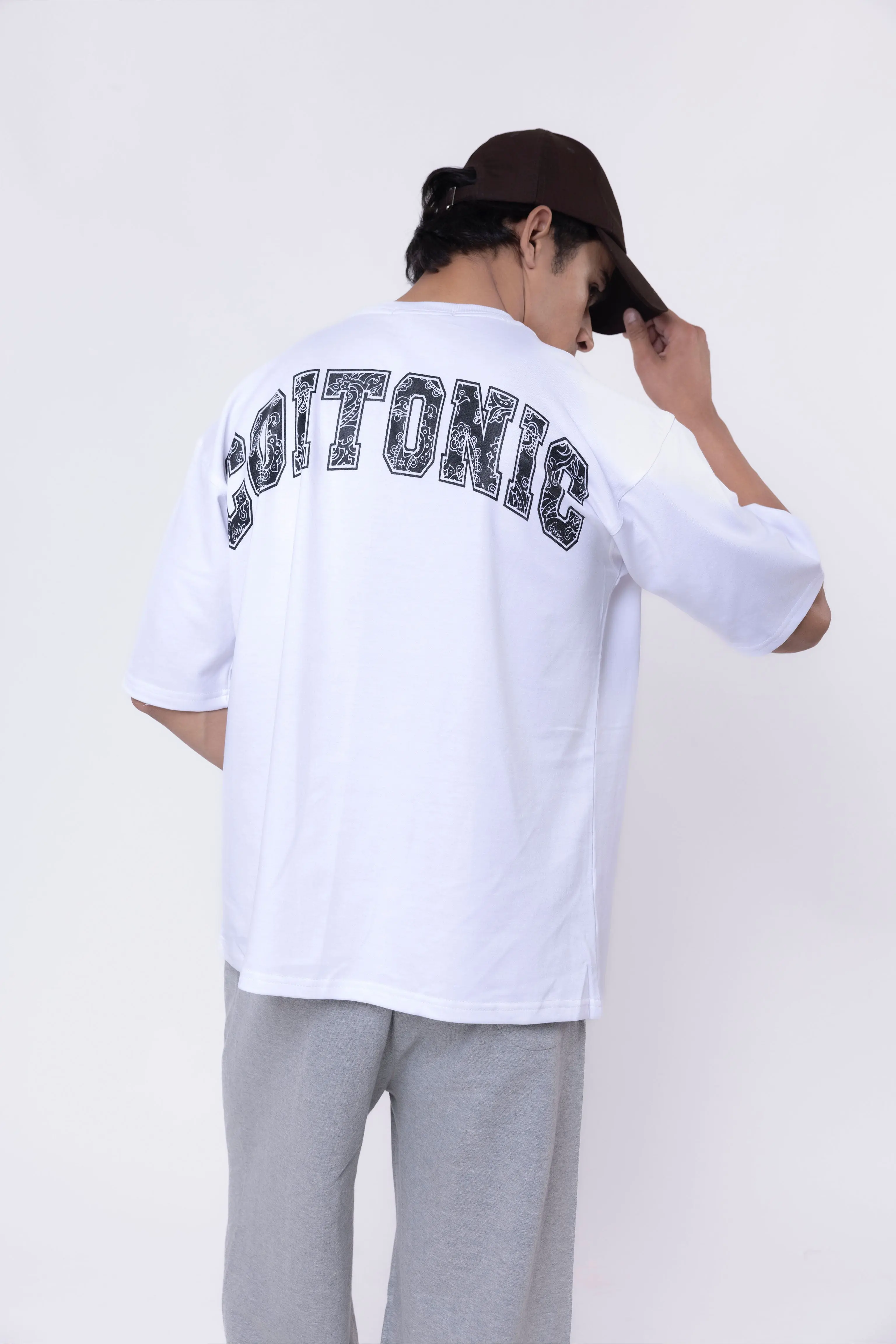 Bold Arc Oversized T-shirt - Image 15