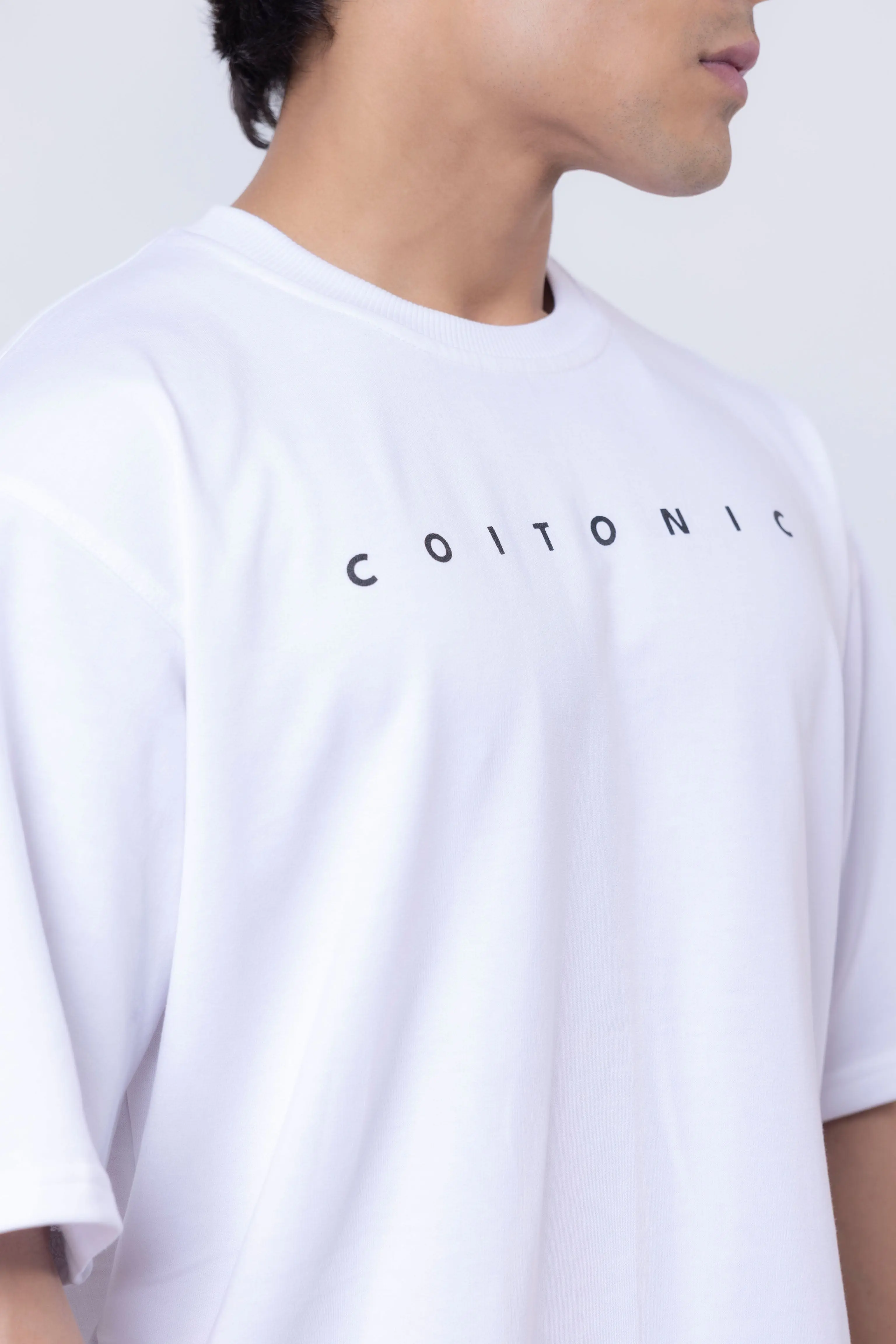 Bold Arc Oversized T-shirt - Image 17