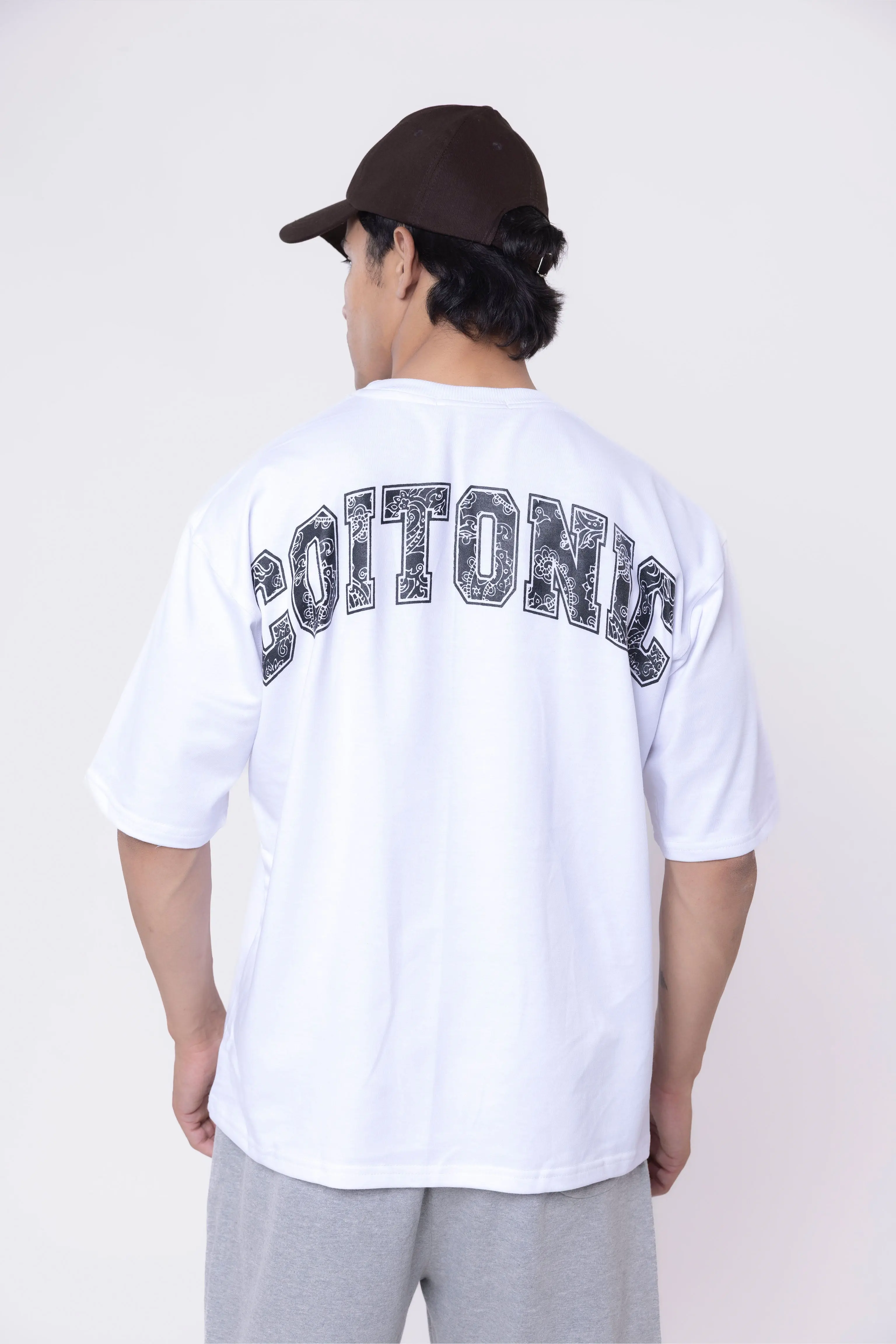 Bold Arc Oversized T-shirt - Image 20