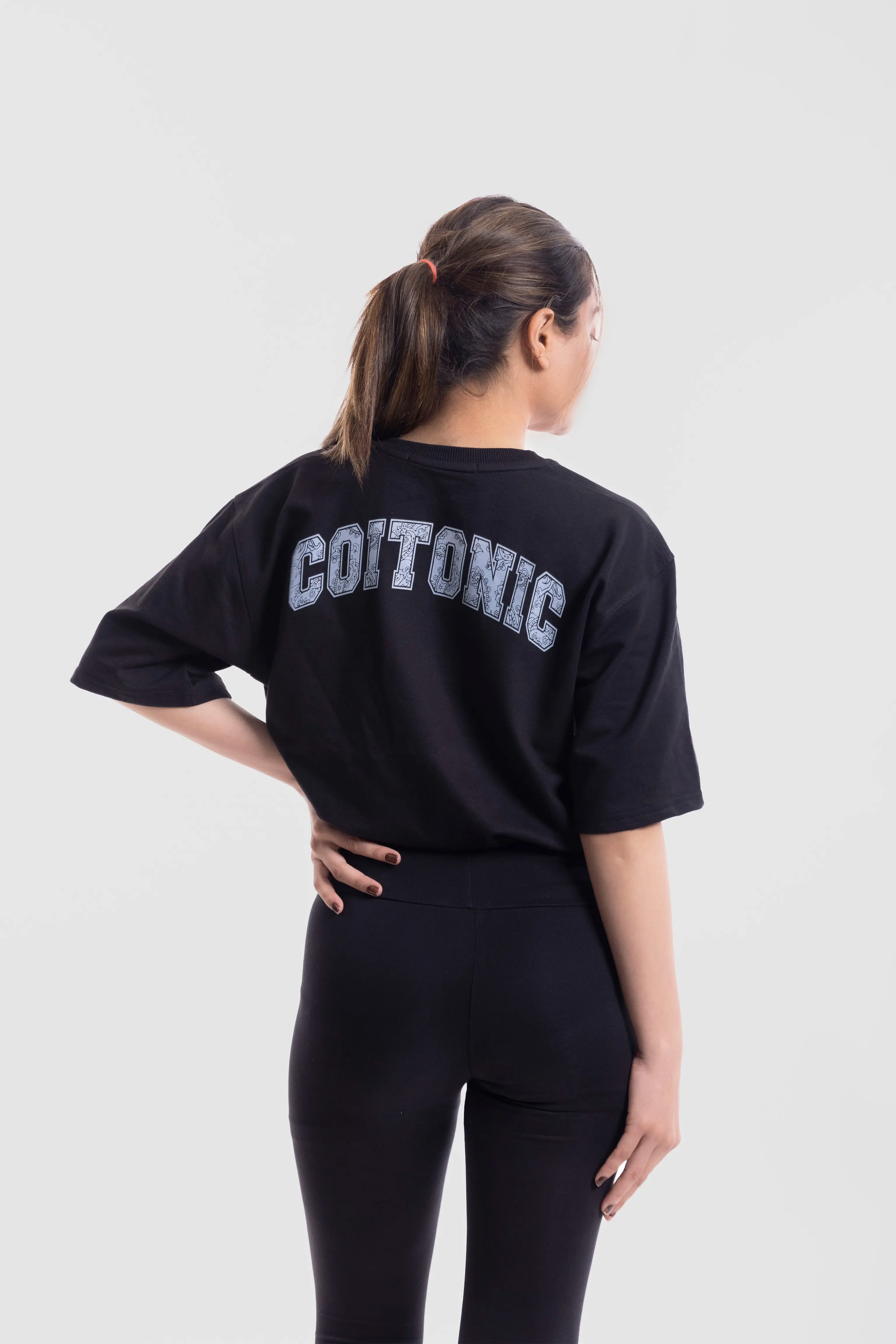 Bold Arc Oversized T-shirt [ Women's ] - Image 9