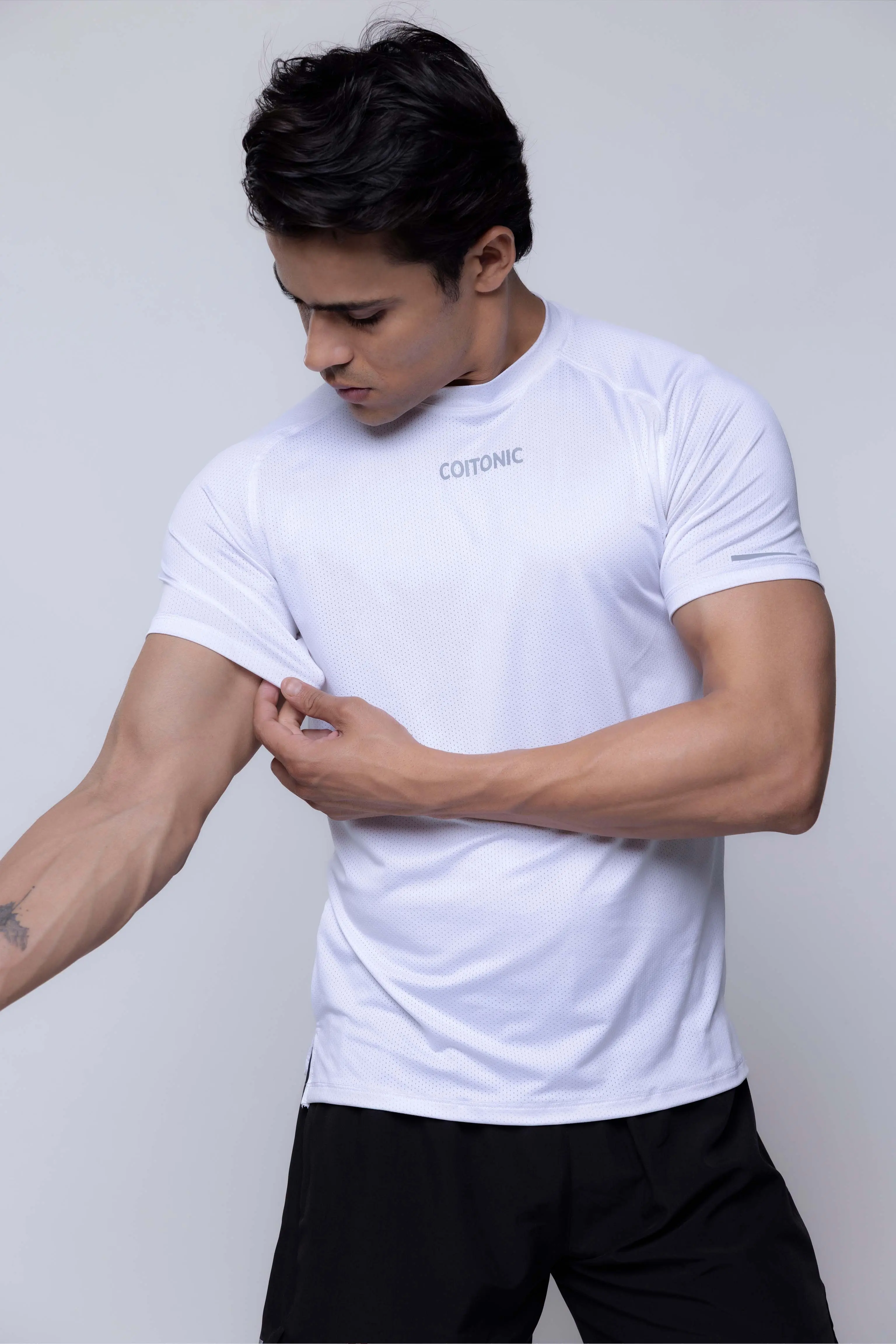 Elite Lightweight Running T-shirt - Image 18
