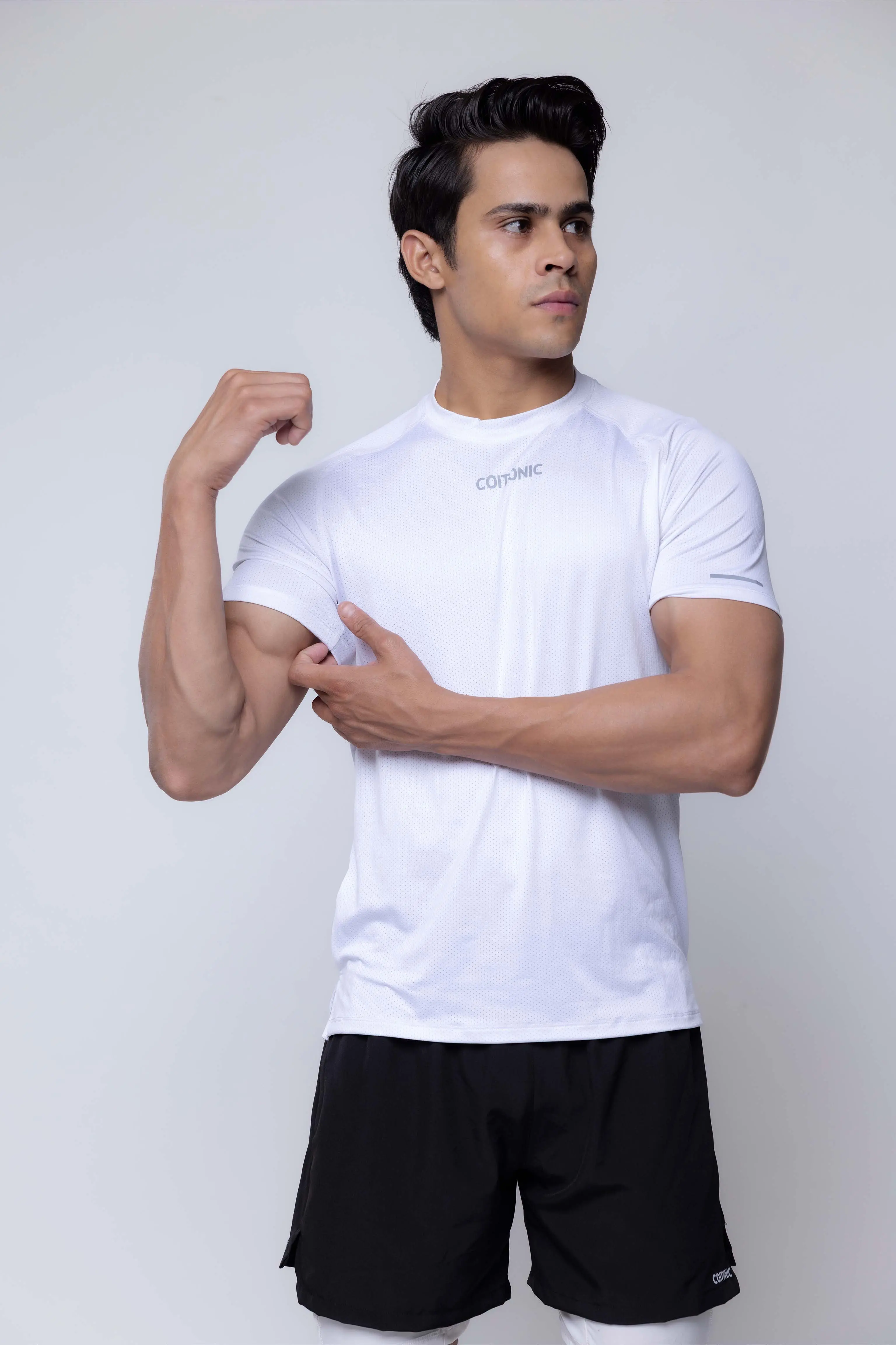 Elite Lightweight Running T-shirt - Image 3